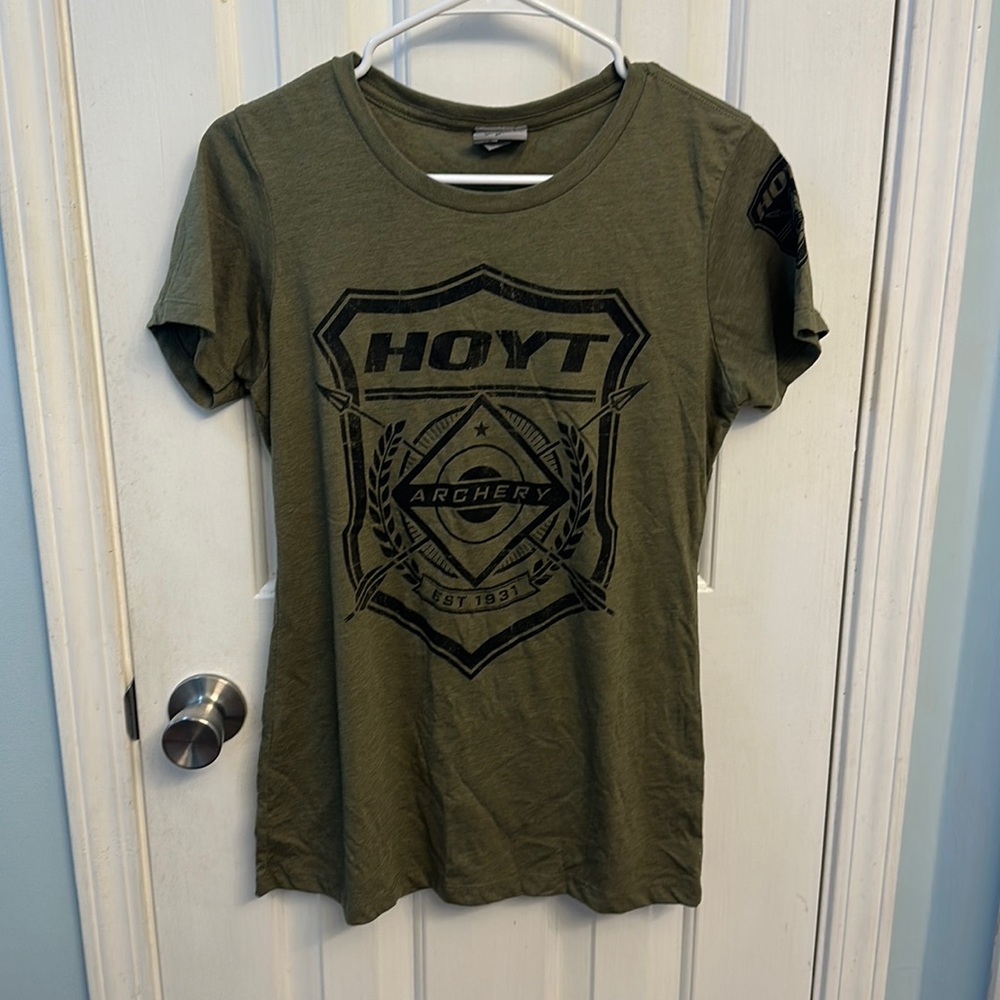 NWOT Hoyt archery women’s t shirt size L